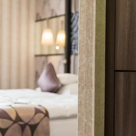 Victoria Garden Hotel Es Etterem Ньїредьгаза Екстер'єр фото