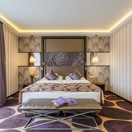 Victoria Garden Hotel Es Etterem Ньїредьгаза Екстер'єр фото