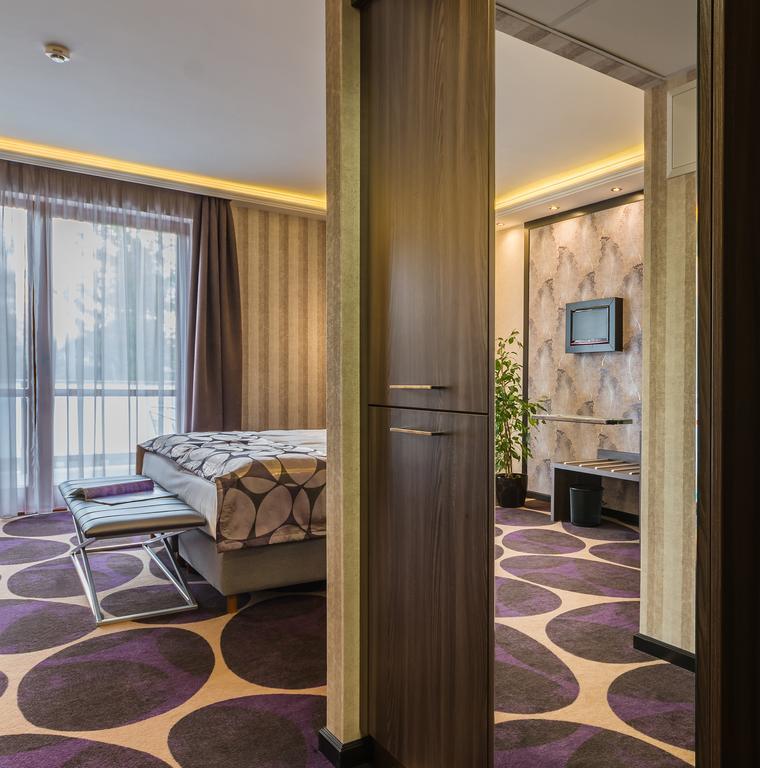 Victoria Garden Hotel Es Etterem Ньїредьгаза Екстер'єр фото