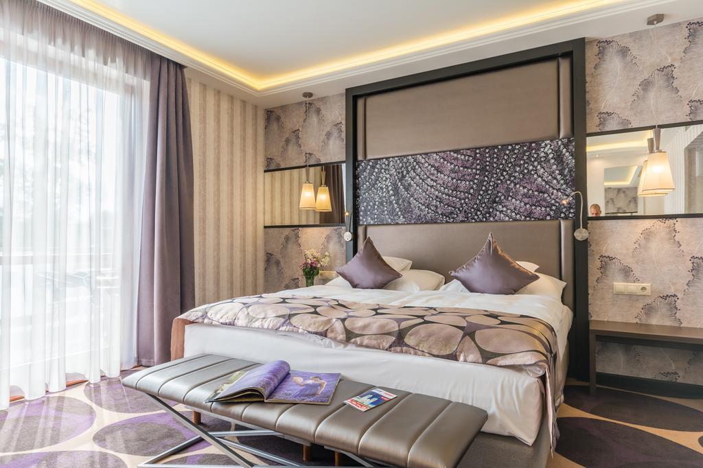 Victoria Garden Hotel Es Etterem Ньїредьгаза Екстер'єр фото