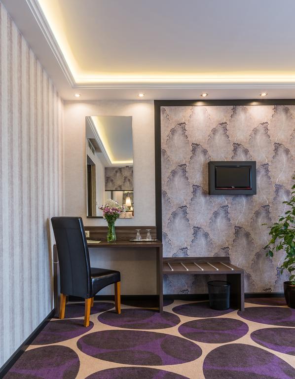Victoria Garden Hotel Es Etterem Ньїредьгаза Екстер'єр фото