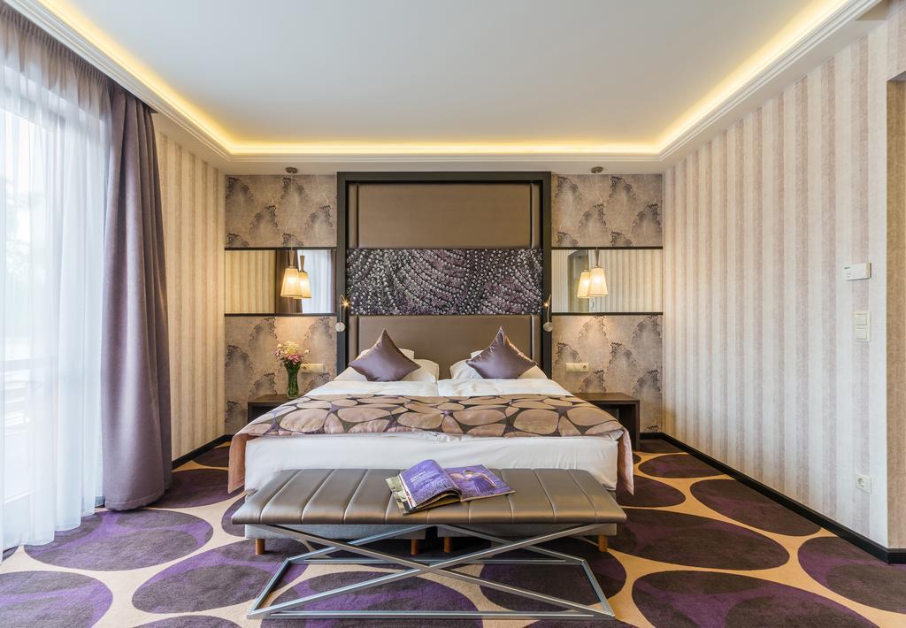 Victoria Garden Hotel Es Etterem Ньїредьгаза Екстер'єр фото