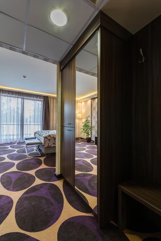 Victoria Garden Hotel Es Etterem Ньїредьгаза Екстер'єр фото