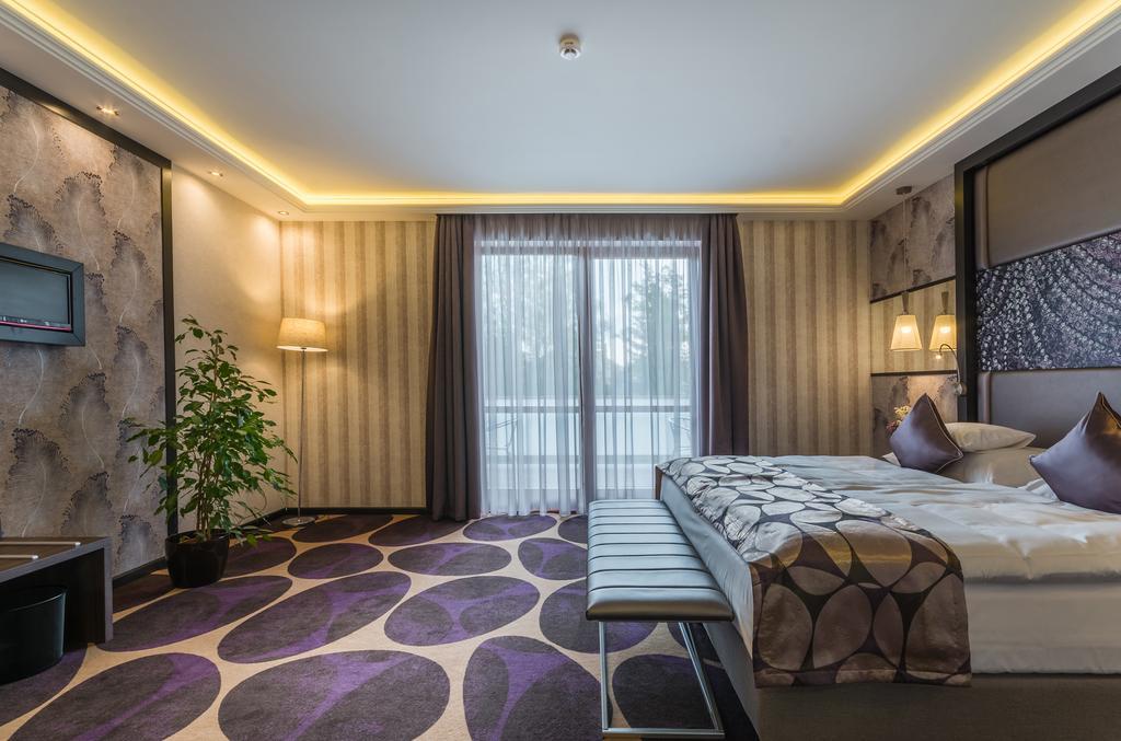 Victoria Garden Hotel Es Etterem Ньїредьгаза Екстер'єр фото